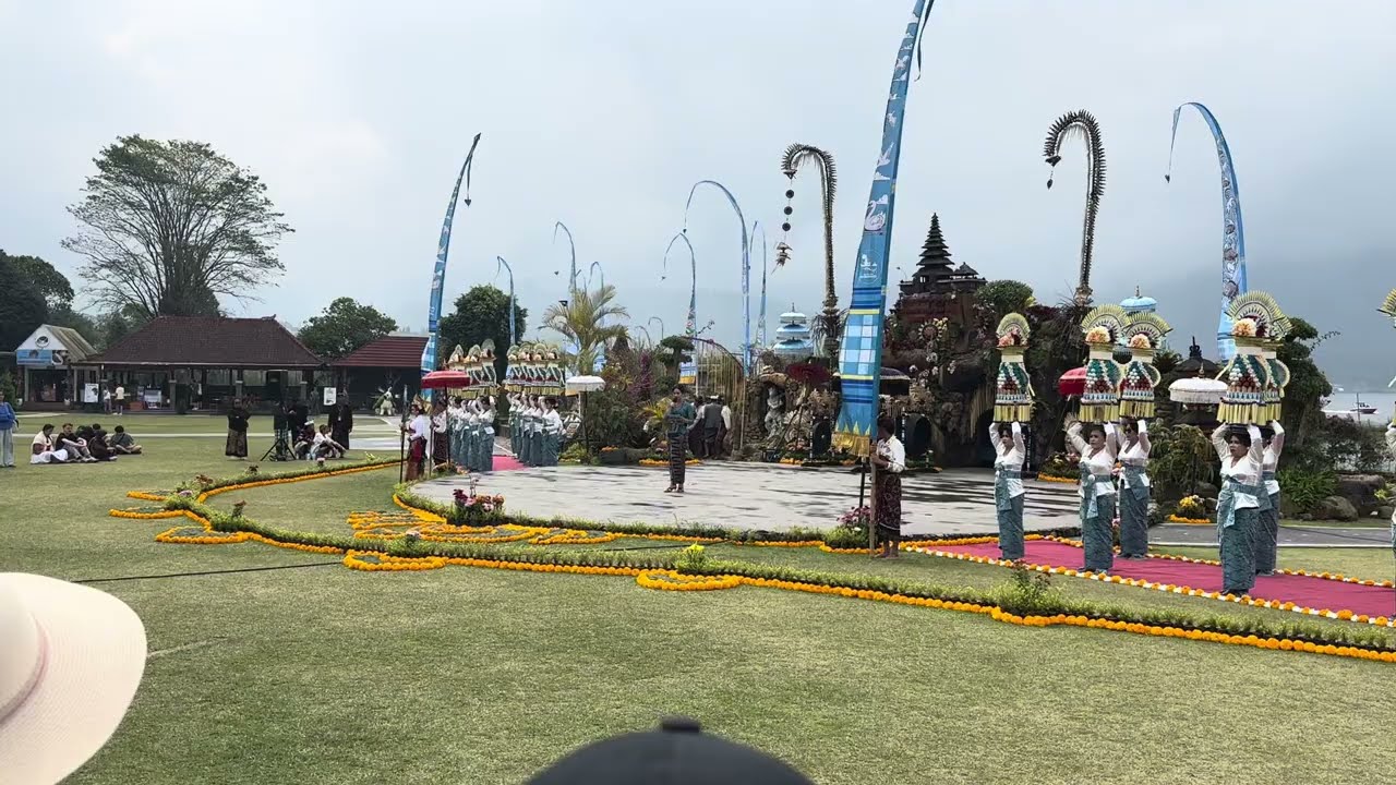 Miniatura: Taniec żywiołów — performance na Bali